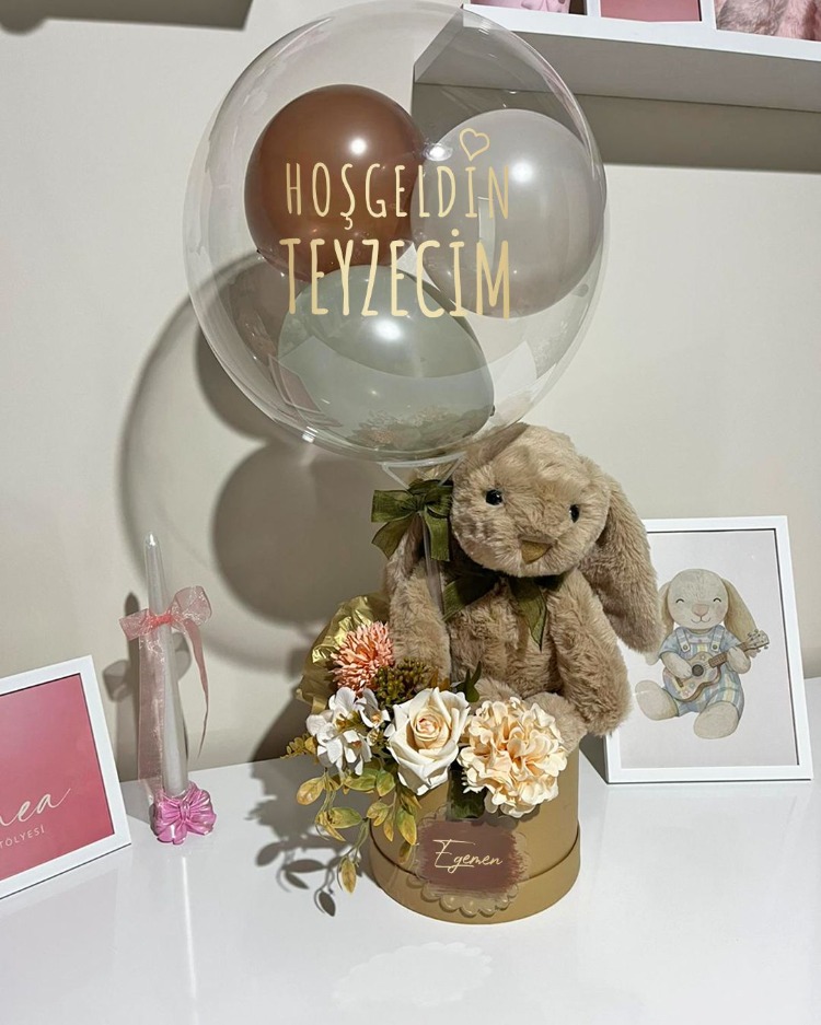 Kişiselleştirilmiş Açık Kahverengi Tavşan ve Çiçek Kutusu Balon Konsept