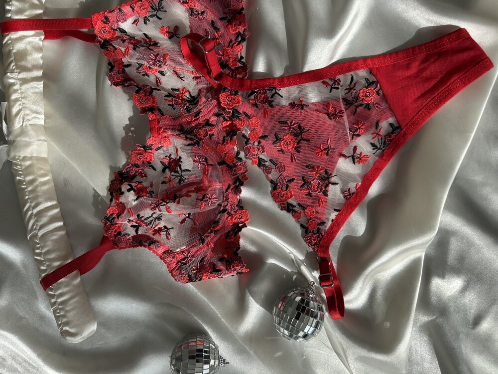Merida Kırmızı Çiçek Desenli Bralet Takım