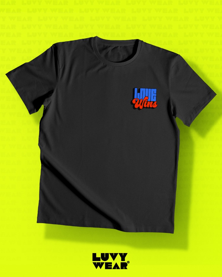 Sevgi Kazanır Temalı Siyah Unisex Tişört - Retro Serisi