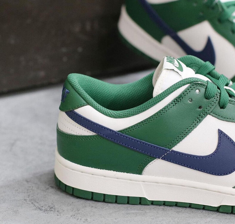 Nike Dunk Low Gorge Green