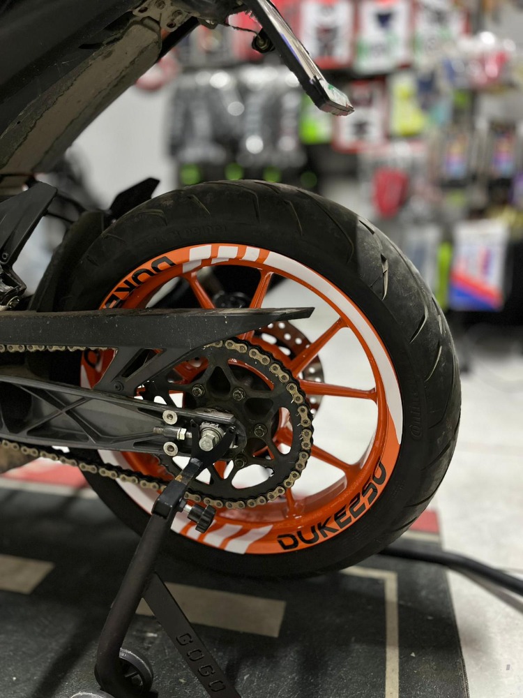 KTM DUKE 250 JANT ŞERİDİ BEYAZ-SİYAH (ORACAL)