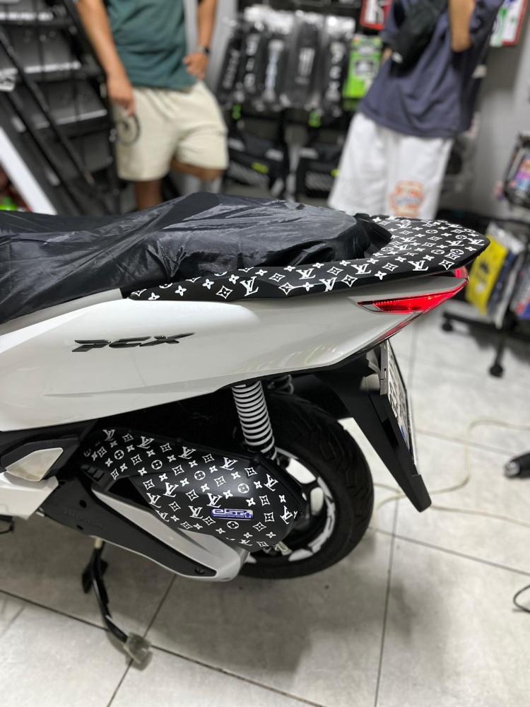PCX ARKA KUYRUK HAVA FİLTRE LOUİS VUİTTON KAPLAMA