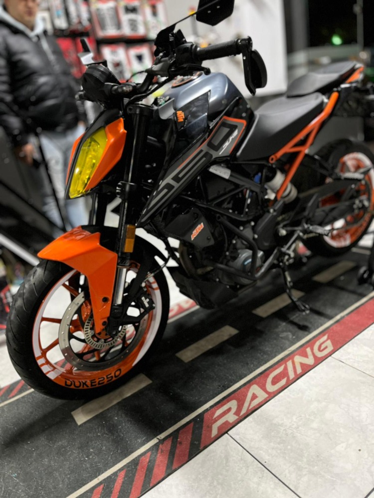 KTM DUKE 250 JANT ŞERİDİ BEYAZ-SİYAH (ORACAL)