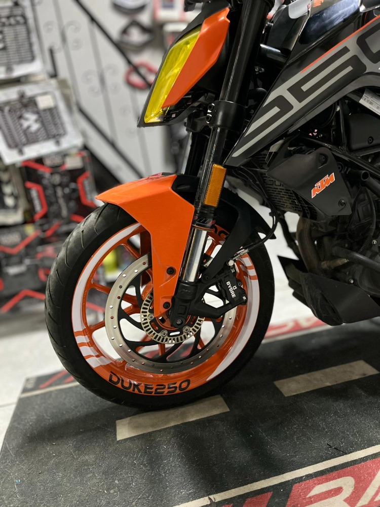 KTM DUKE 250 JANT ŞERİDİ BEYAZ-SİYAH (ORACAL)