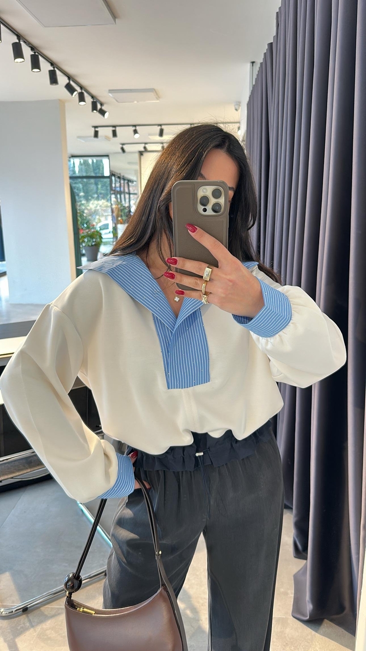 Ekru-Mavi Yakası Ve Bilekleri Çizgili Taş Baskılı Alttan Büzgü Detaylı SweatShirt