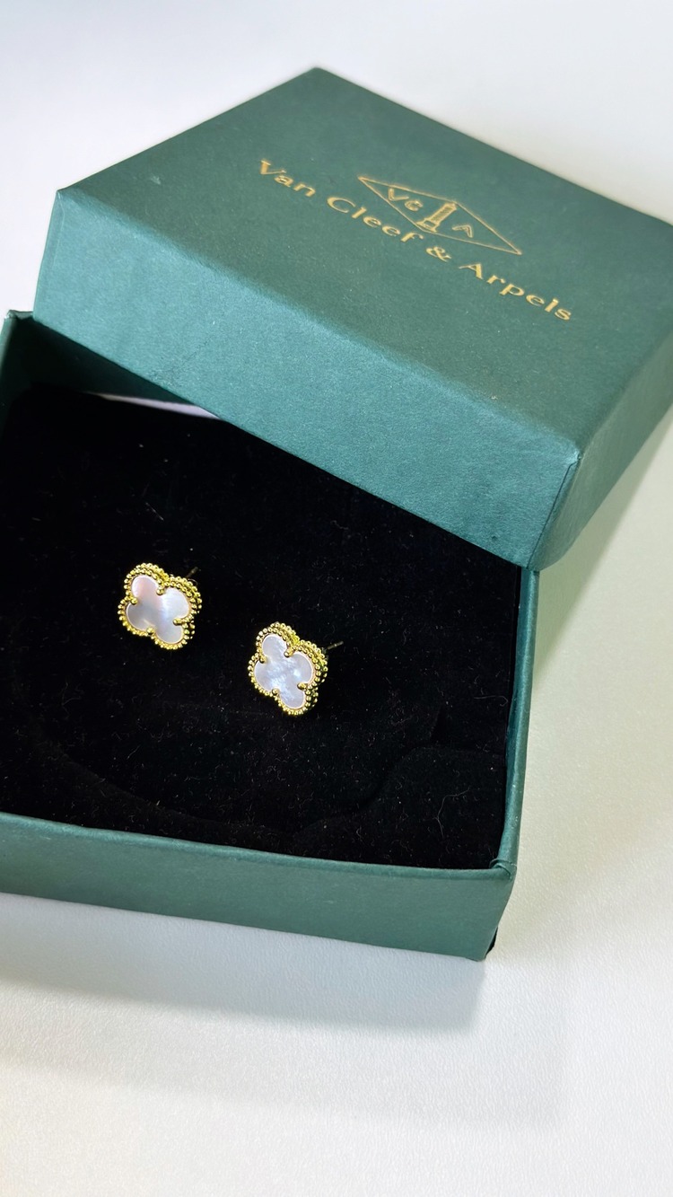 van cleef küpe white 