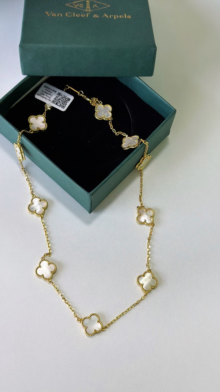 van cleef kolye white