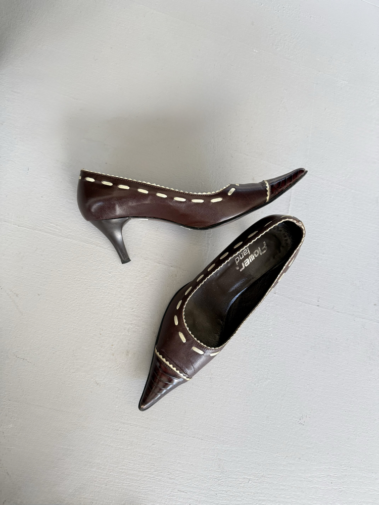 Moka Pointed-Toe Vintage Pumps 