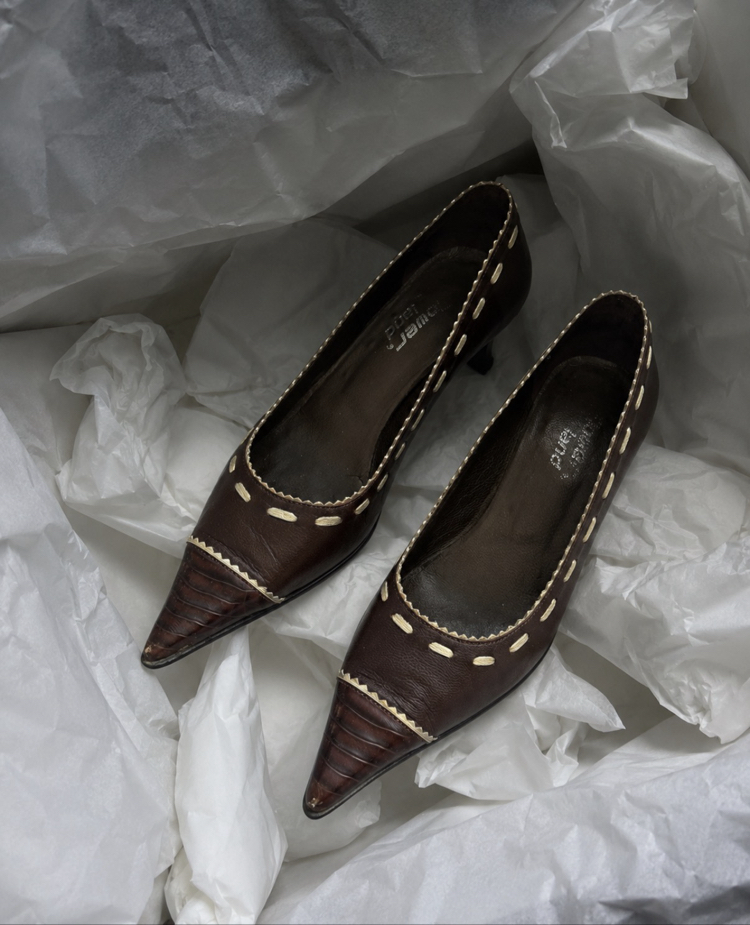 Moka Pointed-Toe Vintage Pumps 