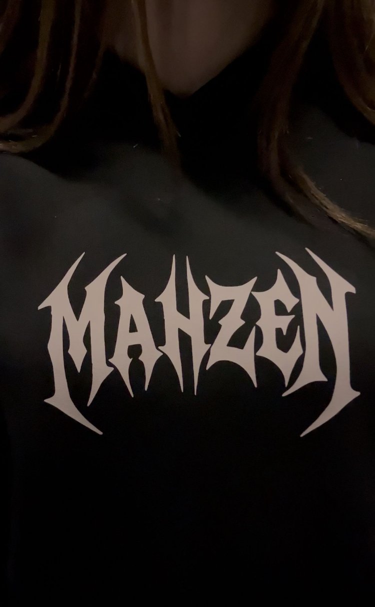 MAHZEN hello kitty hoodie.