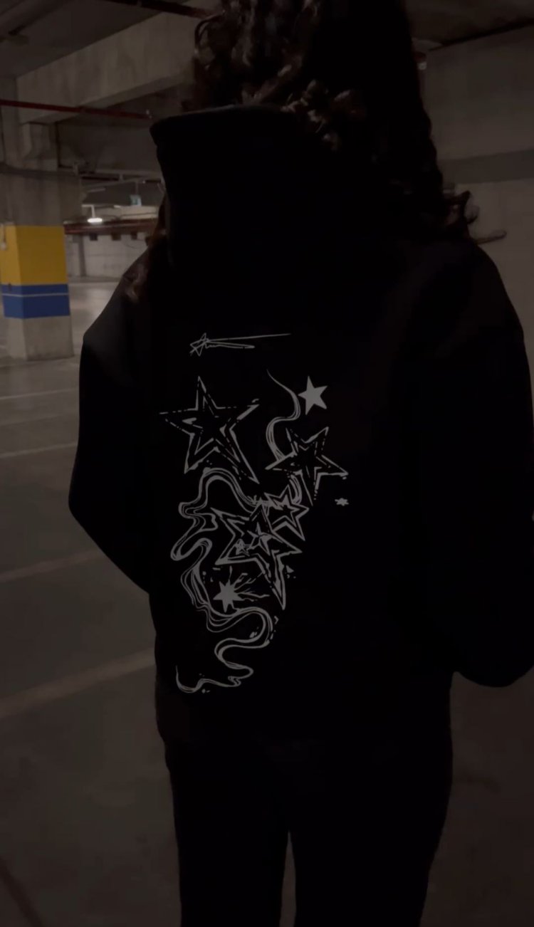 MAHZEN Star hoodie.