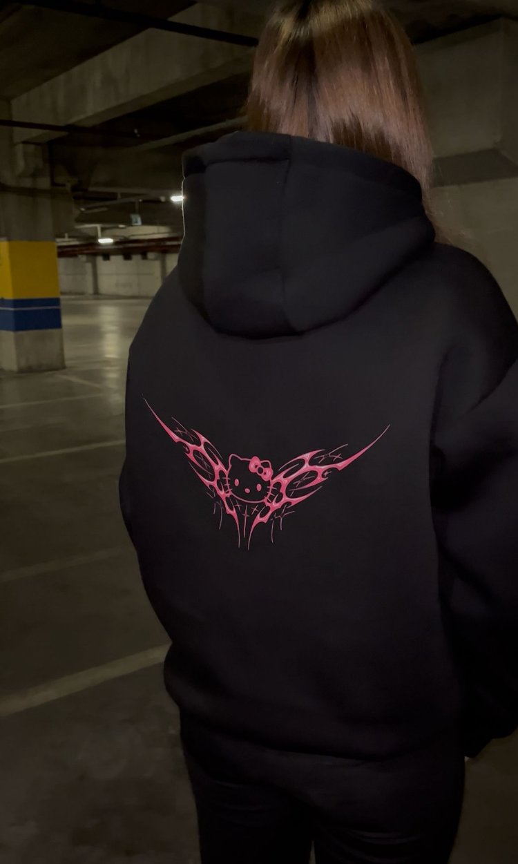 MAHZEN hello kitty hoodie.