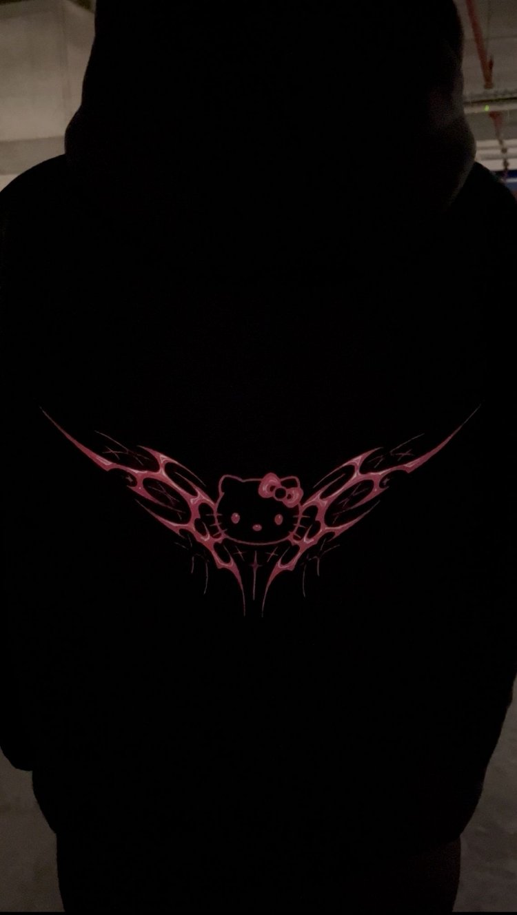 MAHZEN hello kitty hoodie.