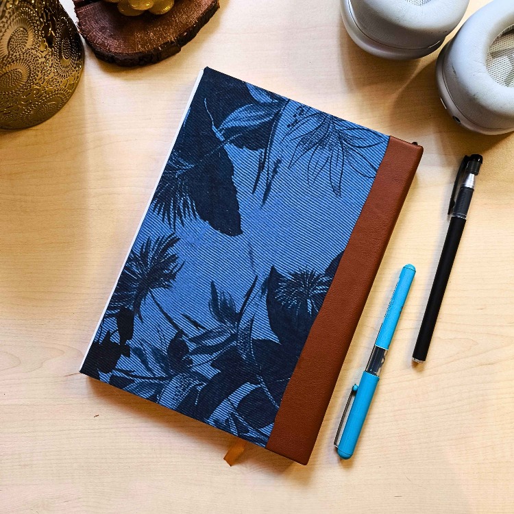Mavi Çiçekli - Ciltli A5 Defter