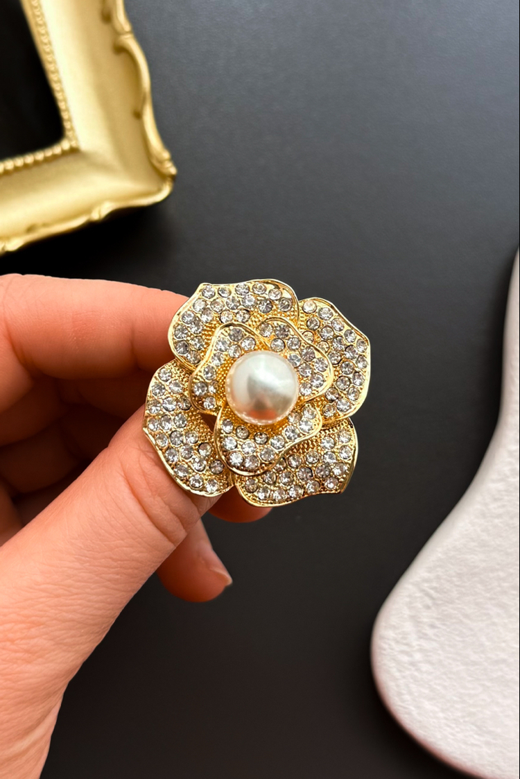 ‘ROSE’ İncili ve Kristal Taşlı Zarif Çiçek Tasarımlı Gold Broş | Şık Yaka İğnesi