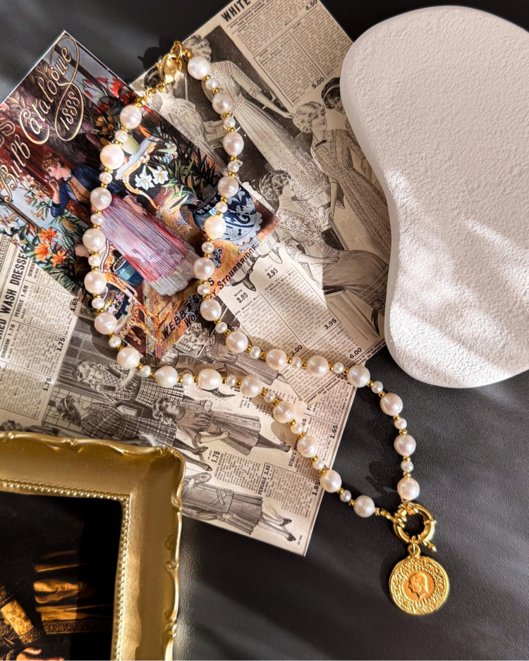 ‘AUDREY’ Vintage Madalyonlu İnci Kolye
