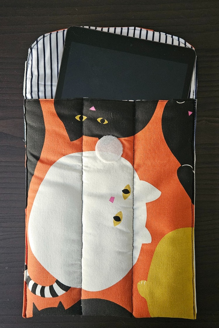 Kedili Puffer Tablet & Kitap Çantası