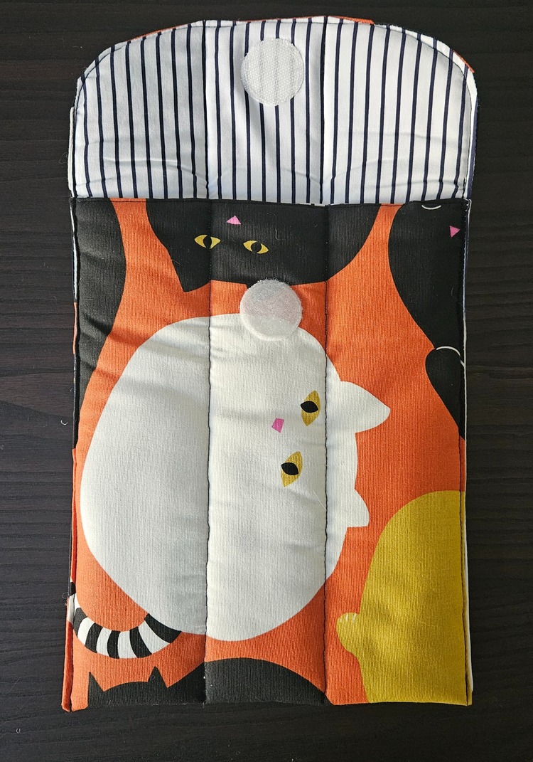 Kedili Puffer Tablet & Kitap Çantası