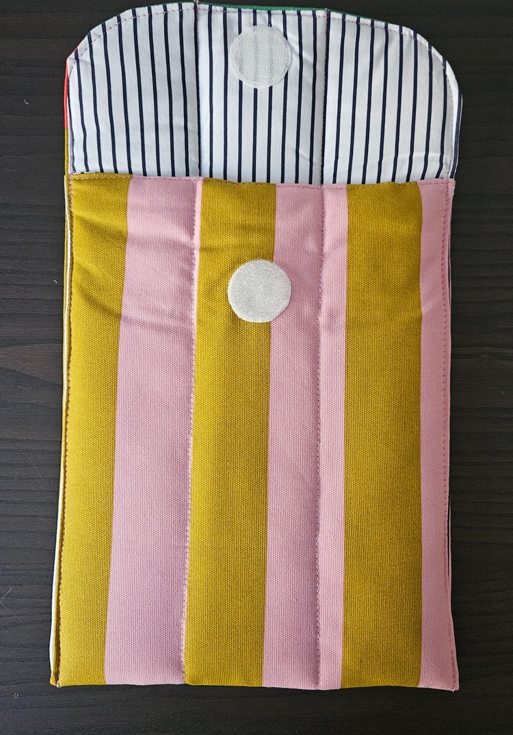 Çİzgili Puffer Tablet & Kitap Çantası