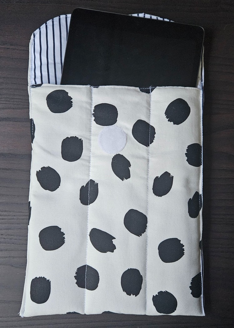 Benekli Puffer Tablet & Kitap Çantası