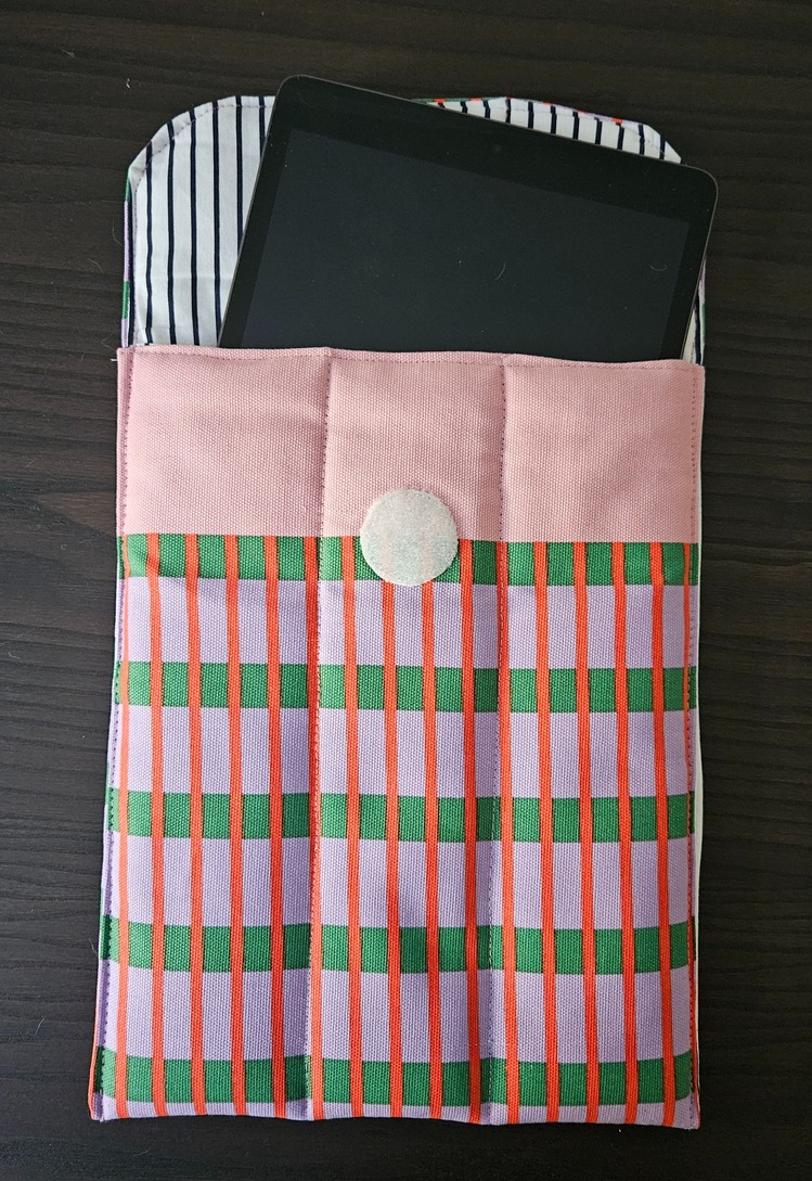 Çizgili Puffer Tablet & Kitap Çantası