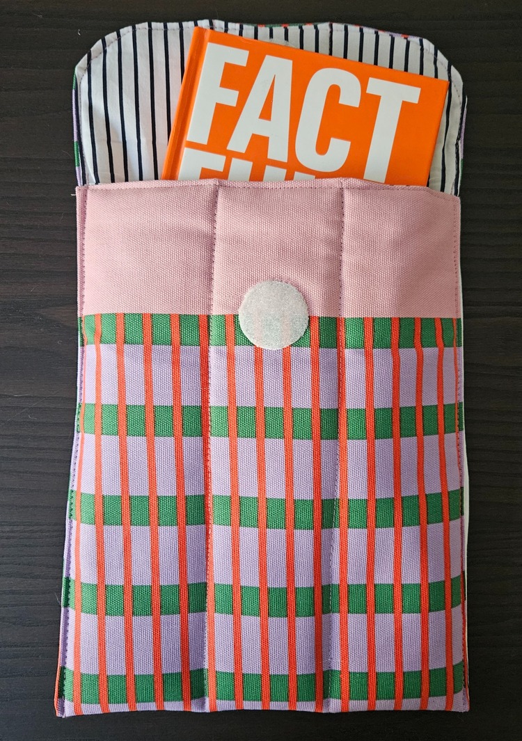 Çizgili Puffer Tablet & Kitap Çantası