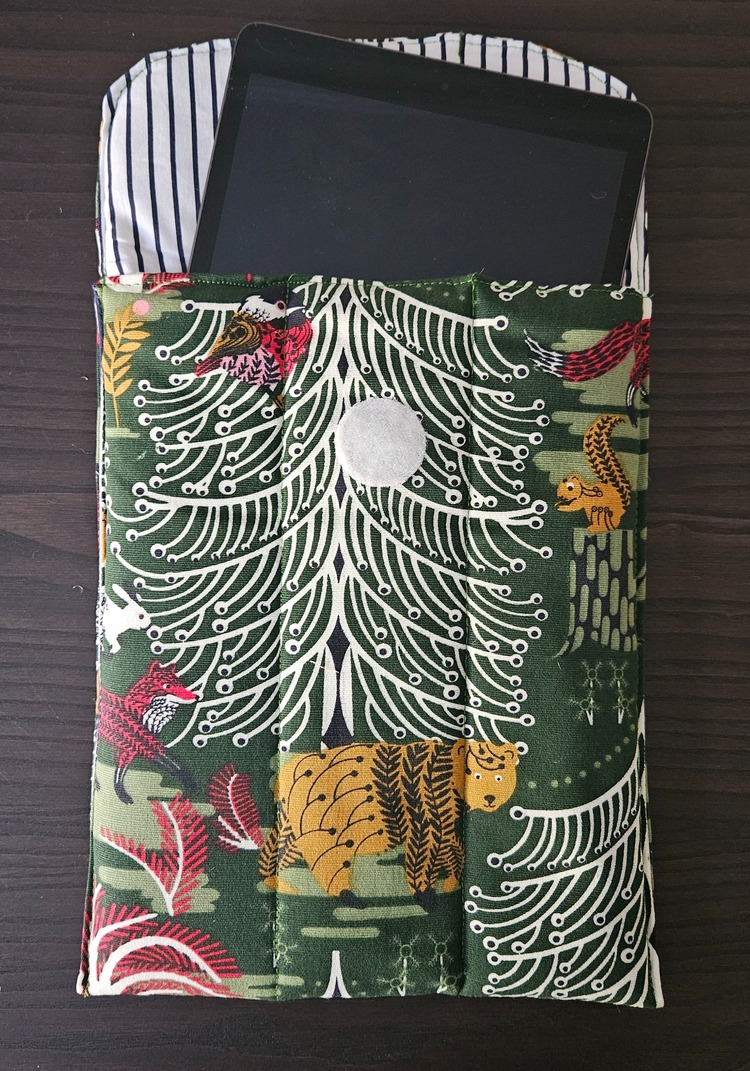 Hayvan Desenli Puffer Tablet & Kitap Çantası