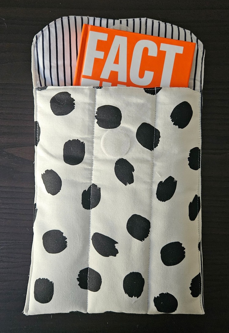 Benekli Puffer Tablet & Kitap Çantası