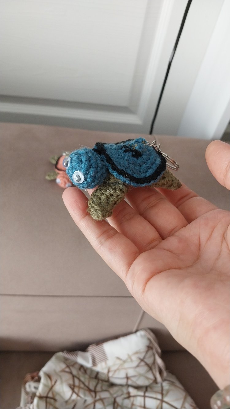 Amigurumi kaplumbağa anahtarlık