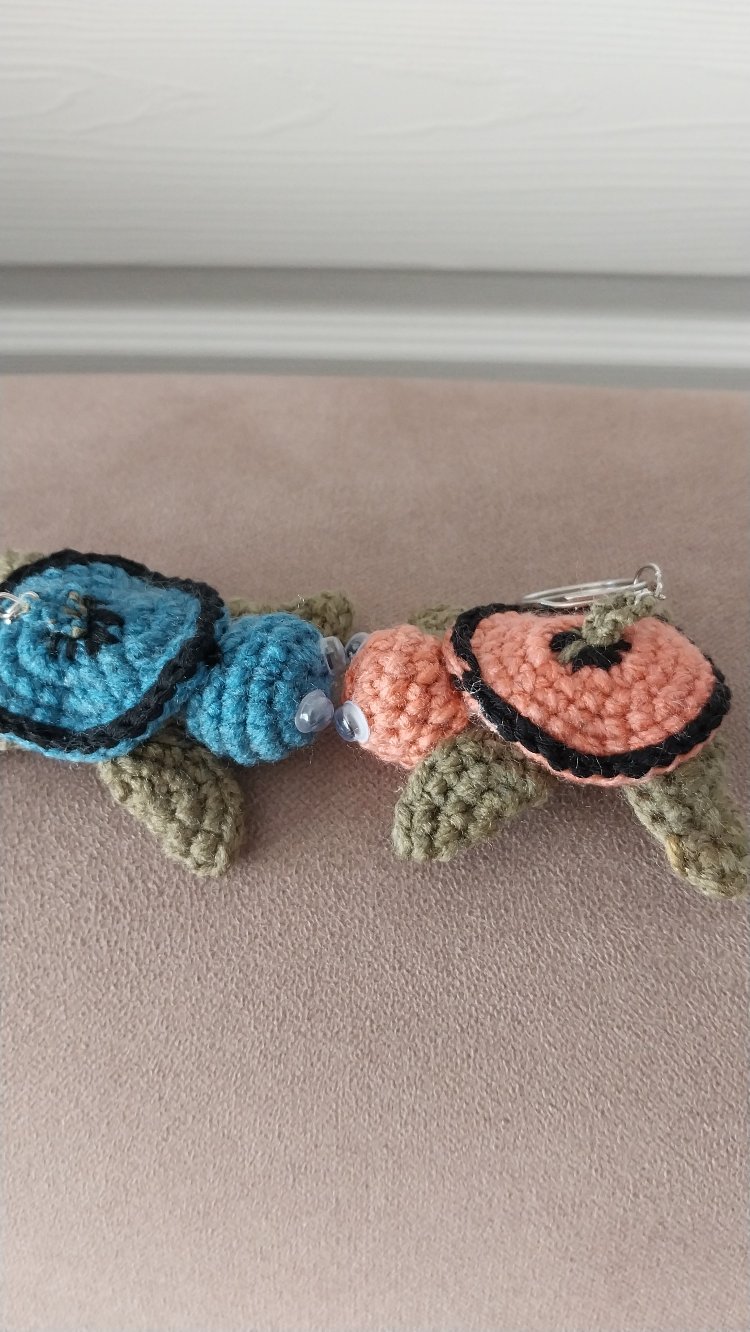 Amigurumi kaplumbağa anahtarlık