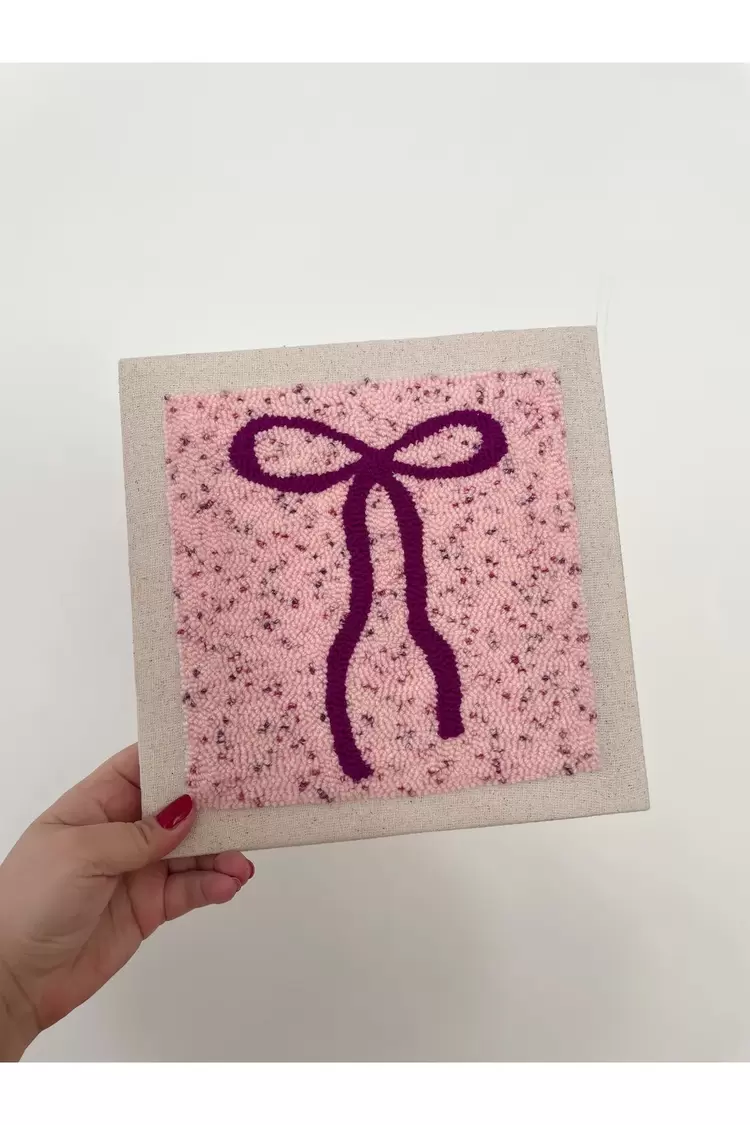 Punch Nakış İşlemeli, MDF Kapama, Kurdele Fiyonk Desenli Duvar Panosu, 25x25