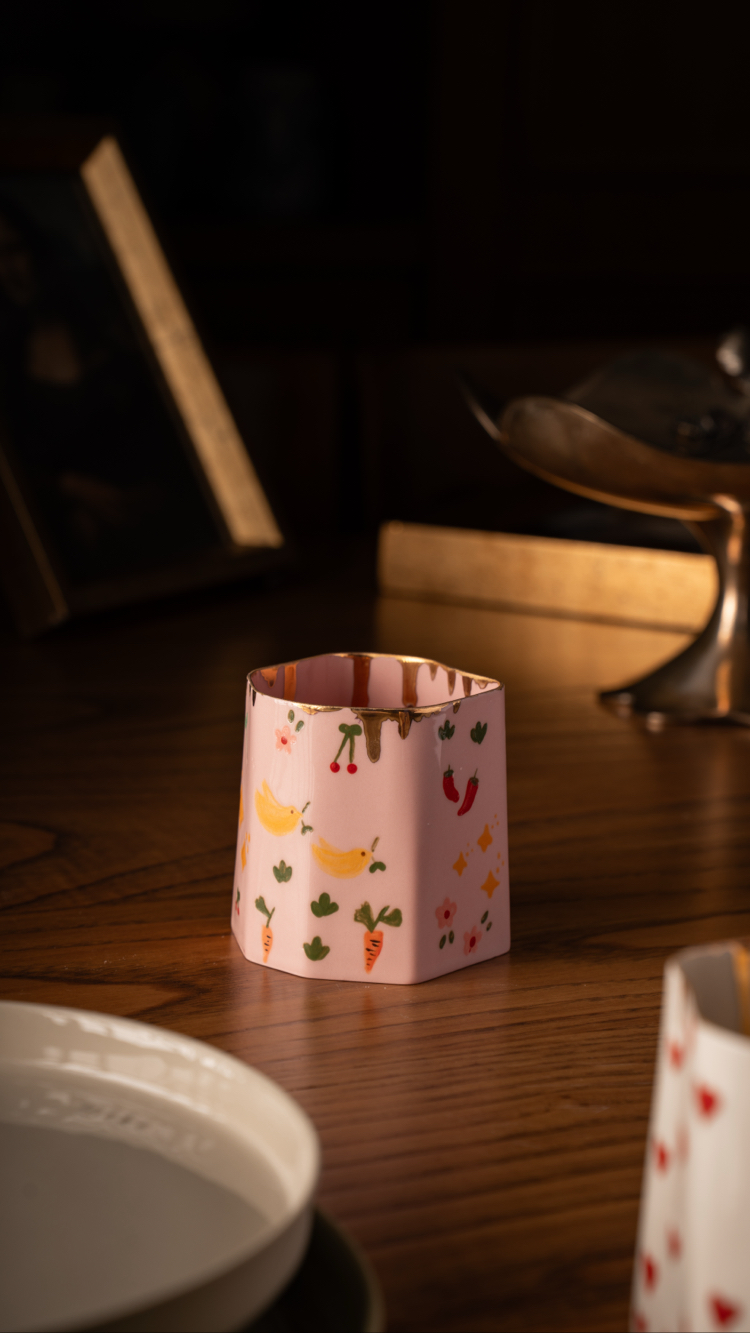 Porcelain cup / pembe
