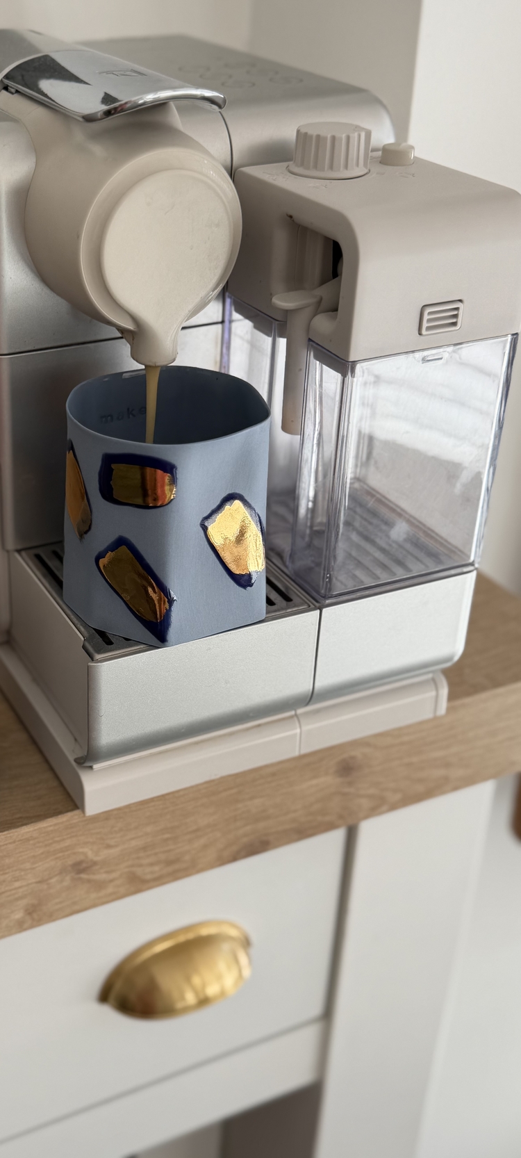 Porcelain cup 