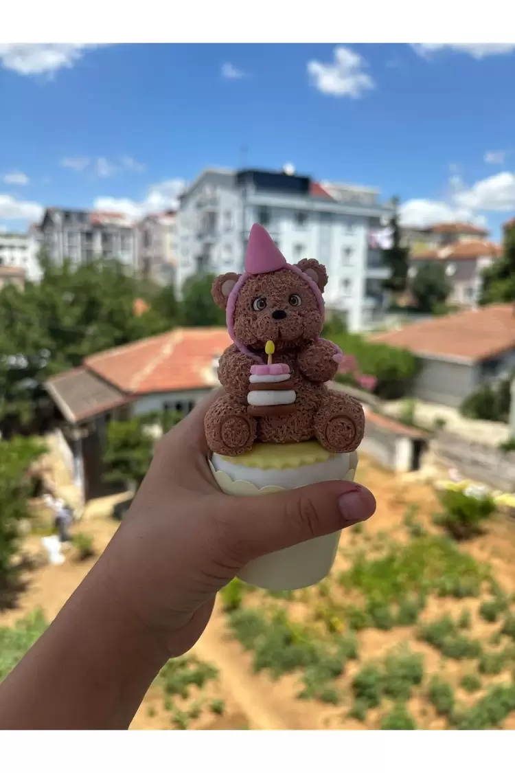 Mum Üfleyen Ayıcık Şeker Hamuru Figürü El Yapımı Pasta Süsü