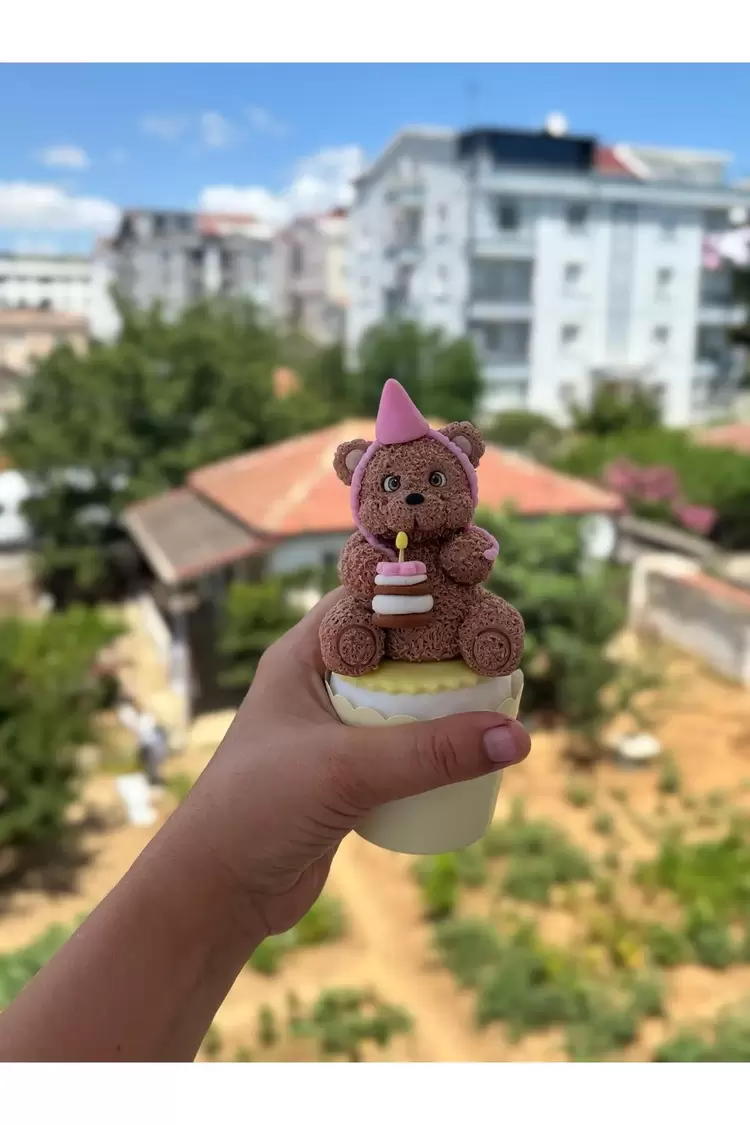 Mum Üfleyen Ayıcık Şeker Hamuru Figürü El Yapımı Pasta Süsü