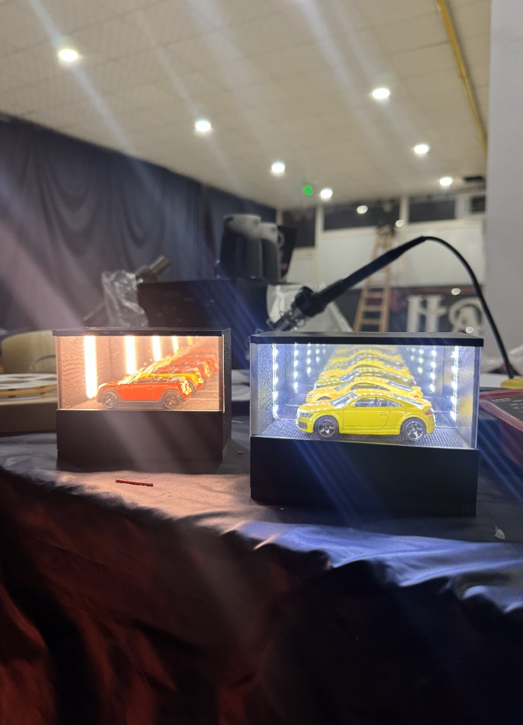 Hot Wheels Koleksiyonun İçin Işıklı Mini Vitrin