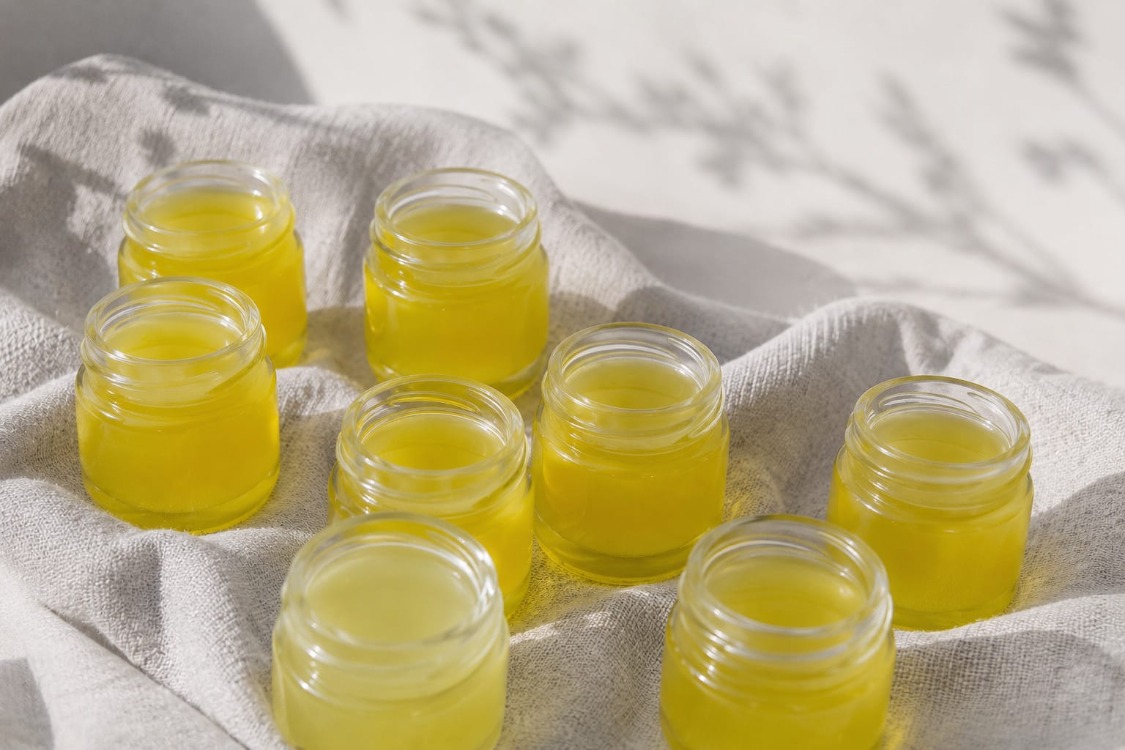 Dudaklar için krem-balsam – | Kakao Yağı ve Altın Otu