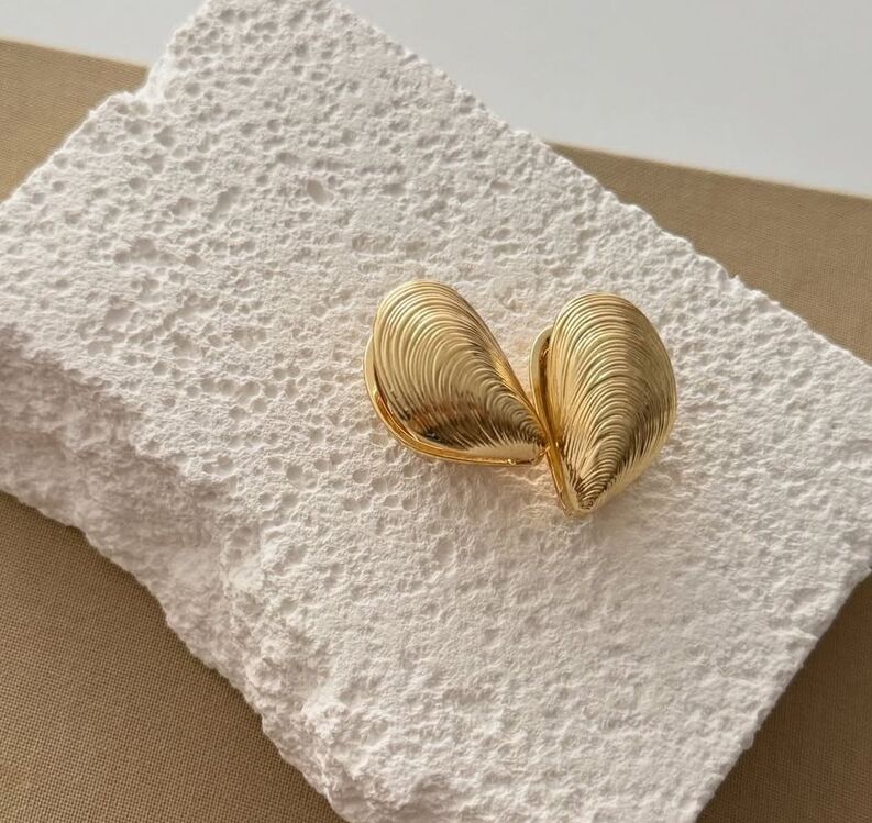 Gold renk midye küpe