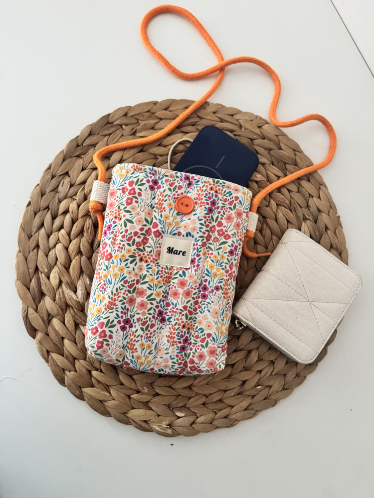 Çıtır çiçekler telefon çantası
