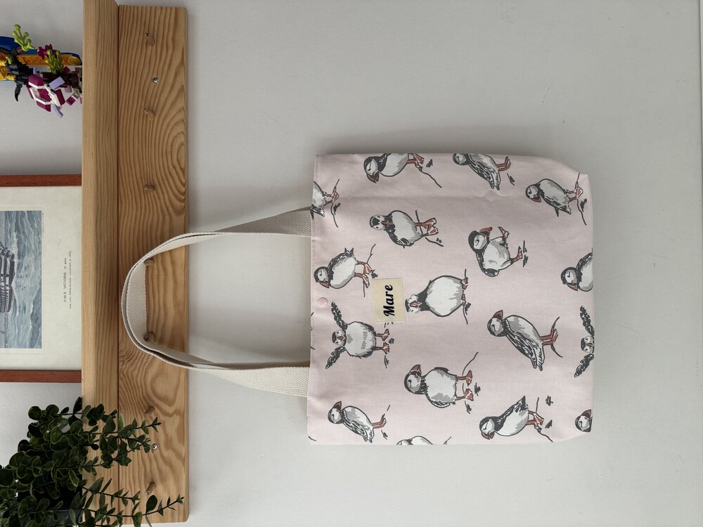 Pembe martılar tote