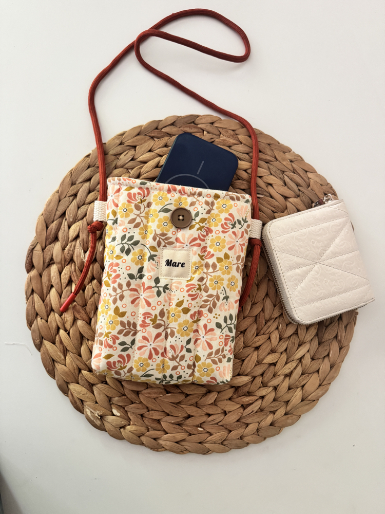 Sarı çiçekler telefon çantası