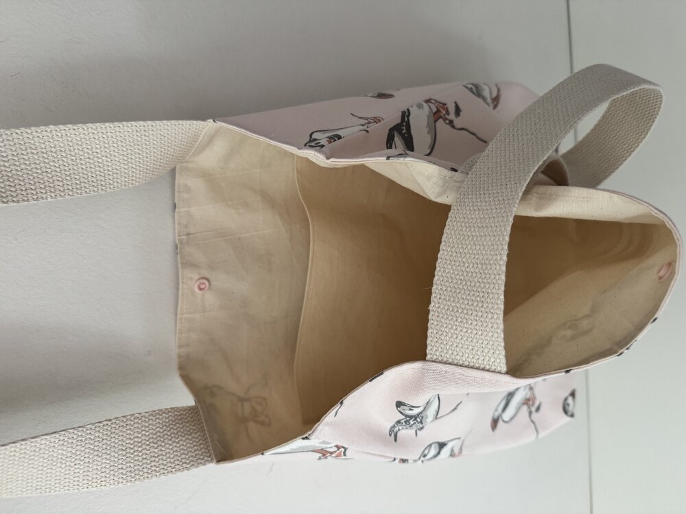Pembe martılar tote