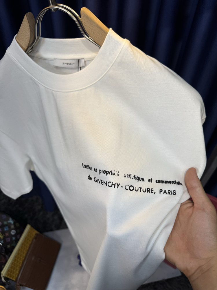 Gıvenchy Paris Premium T-Shirt (Sırt Detaylı)