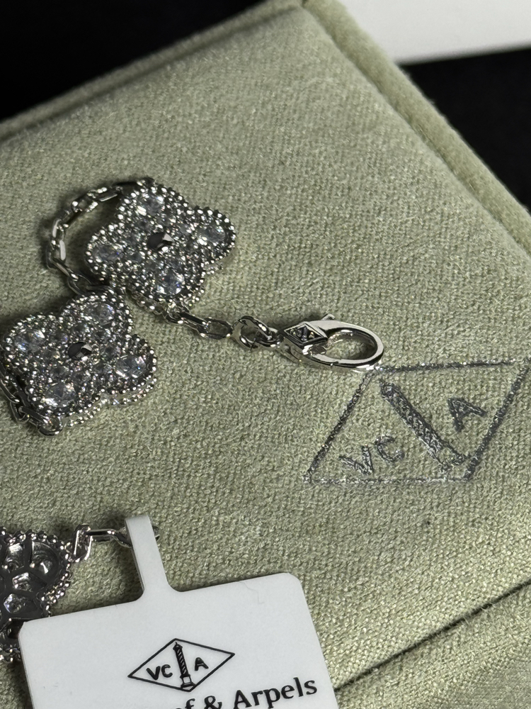 Van Cleef Gümüş Detay Taşlı