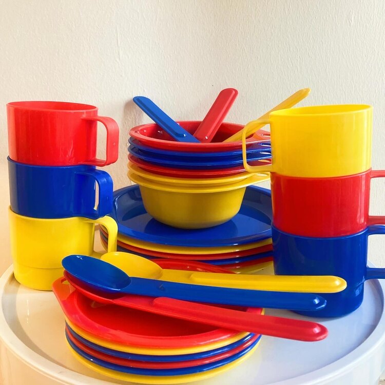90’s Pop-Art Style Tableware Set 