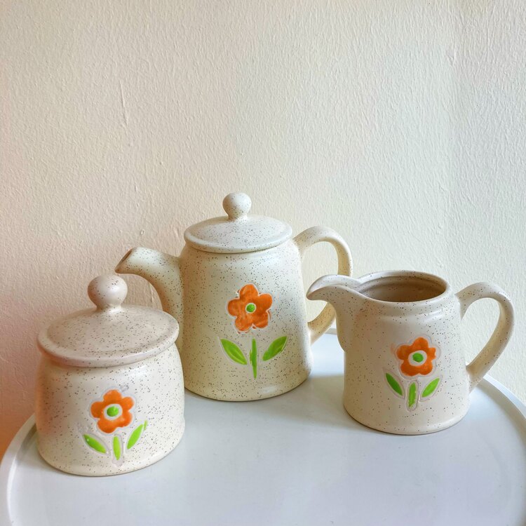 Daisy Stoneware Tea Set