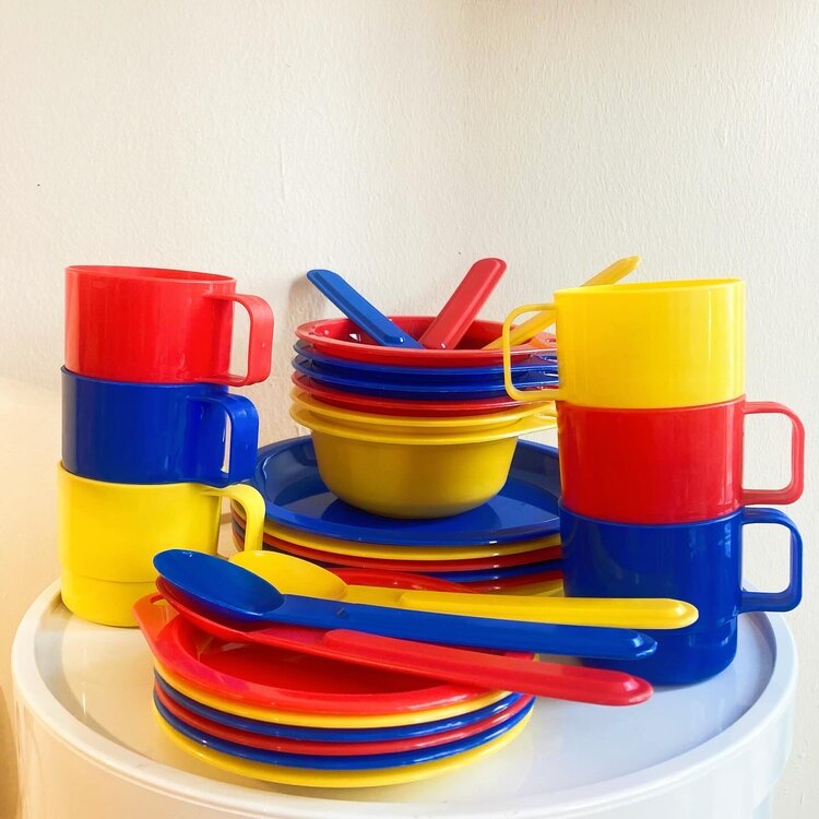 90’s Pop-Art Style Tableware Set 