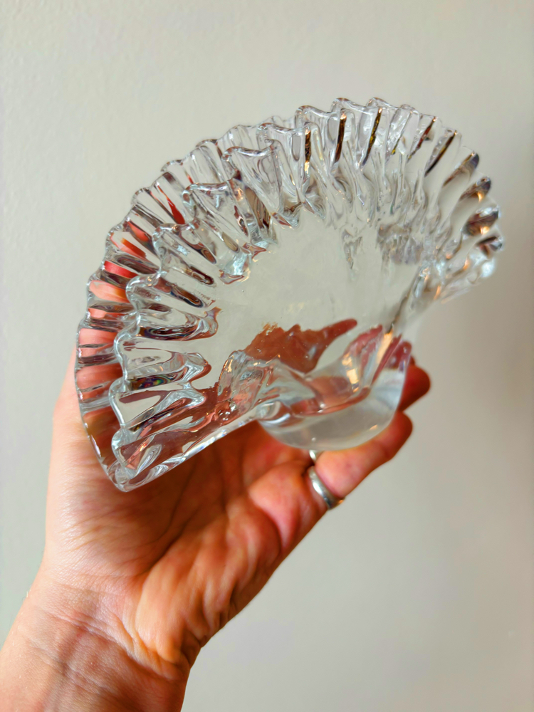 60’s Heavy Glass Ruffle Napkin Holder 