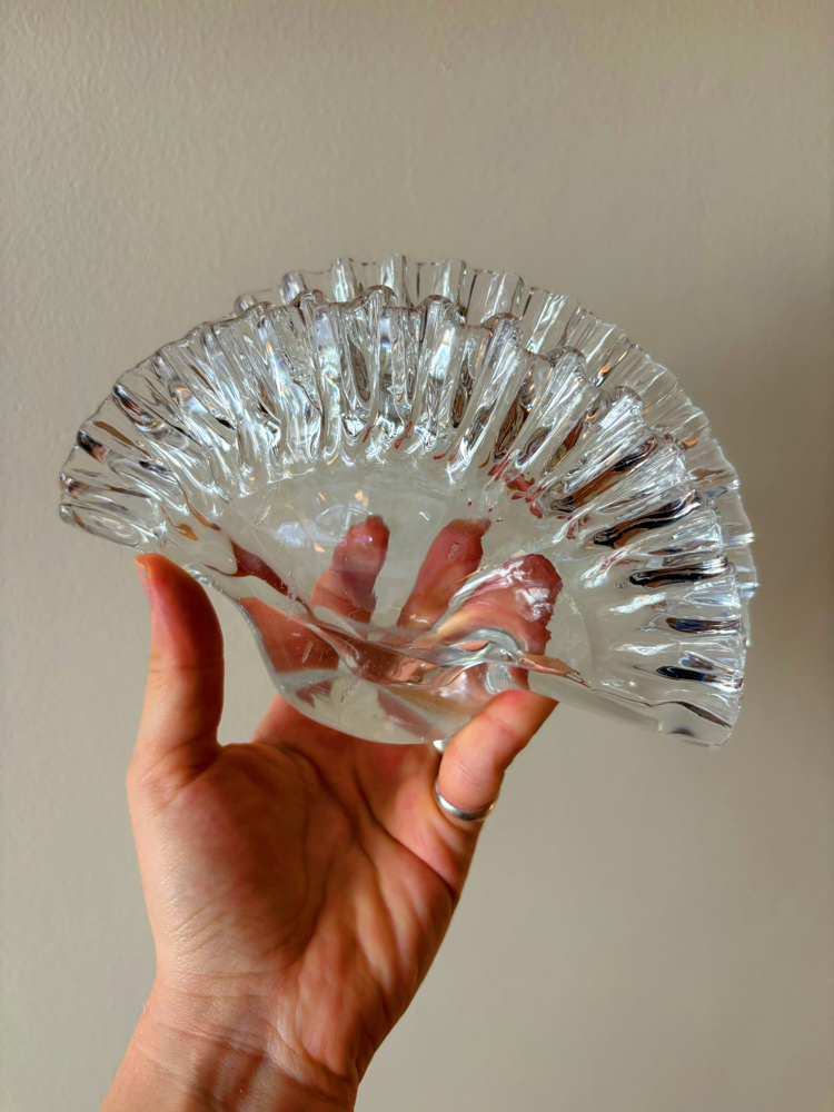 60’s Heavy Glass Ruffle Napkin Holder 
