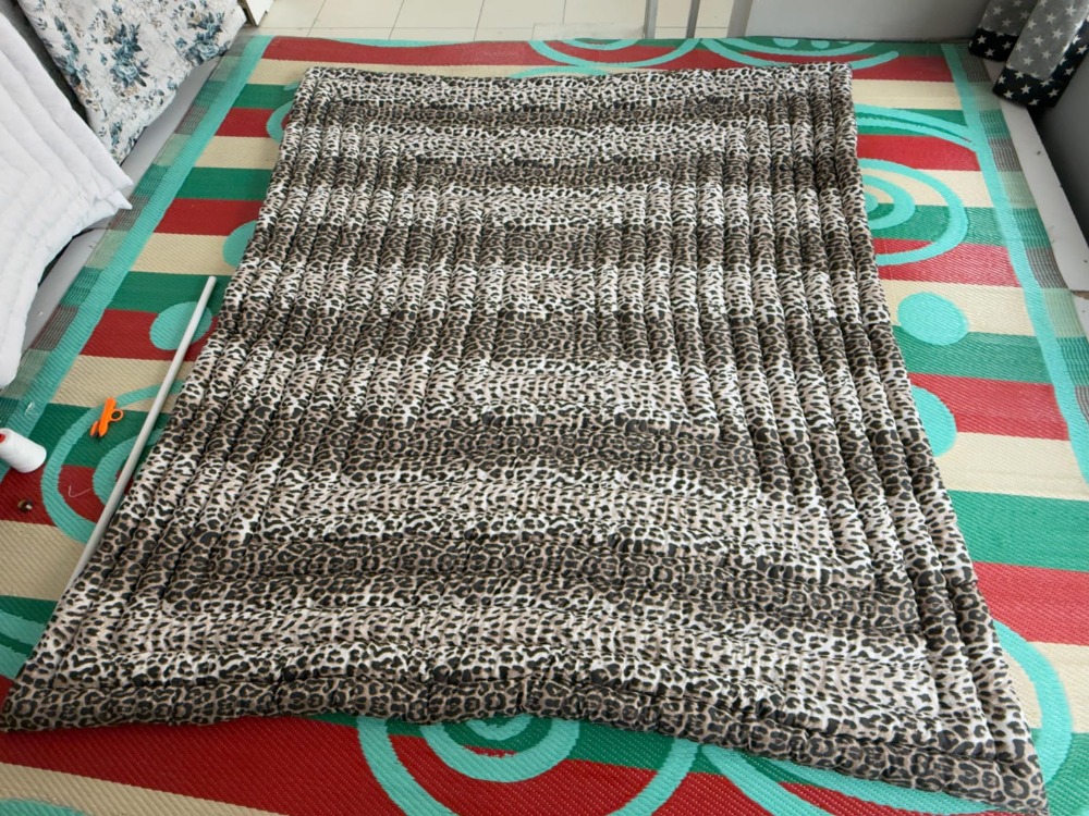 ÇİFT KİŞİLİK LEOPAR DESENLİ (195 X 215 CM) %100 EL EMEĞİ VE MERİNOS KUZU YÜN DOLGULU